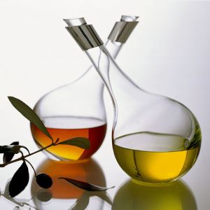 Vinegar-oil-carafes-set-of-219766_1